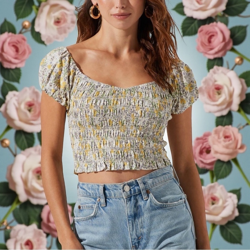 NWT ASTR The Label Women’s Jemma Floral Smocked Puff Sleeve Top In Size Medium